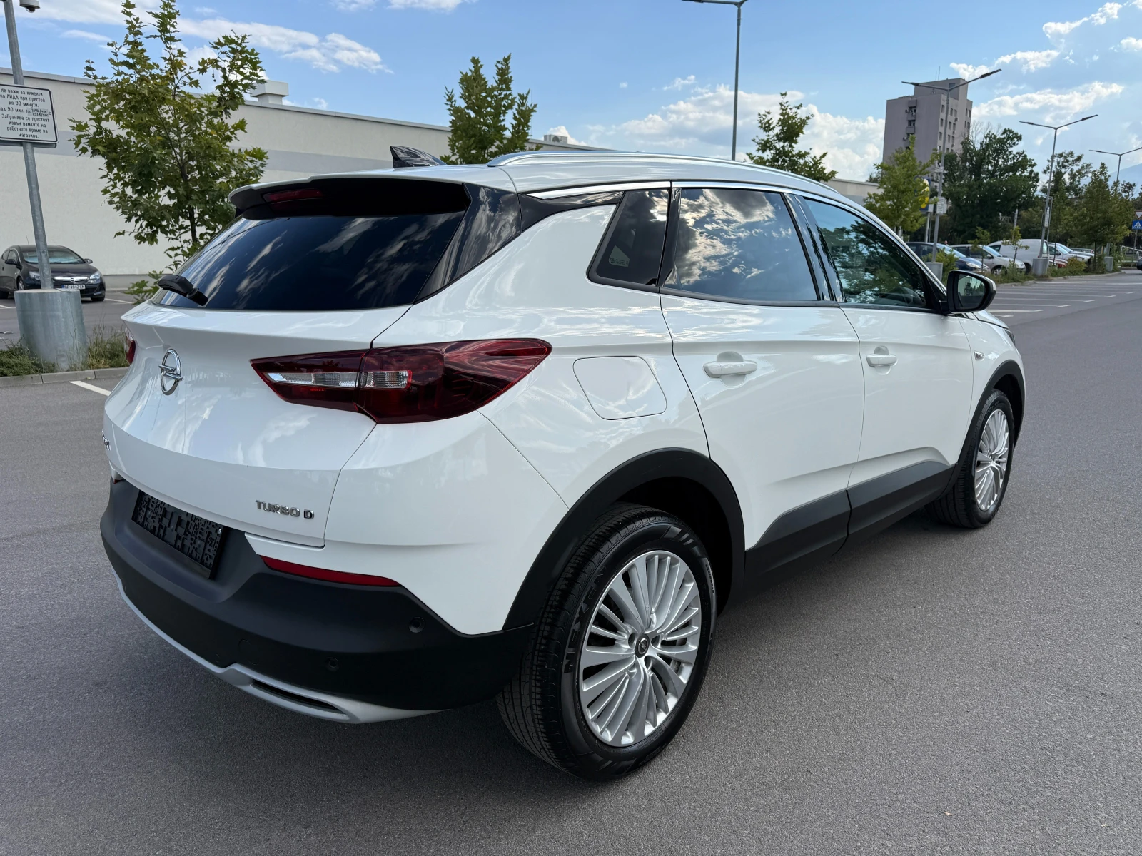Opel Grandland X 1.5CDTI* NAVI* EURO6* , снимка 4 - Автомобили и джипове - 55952237