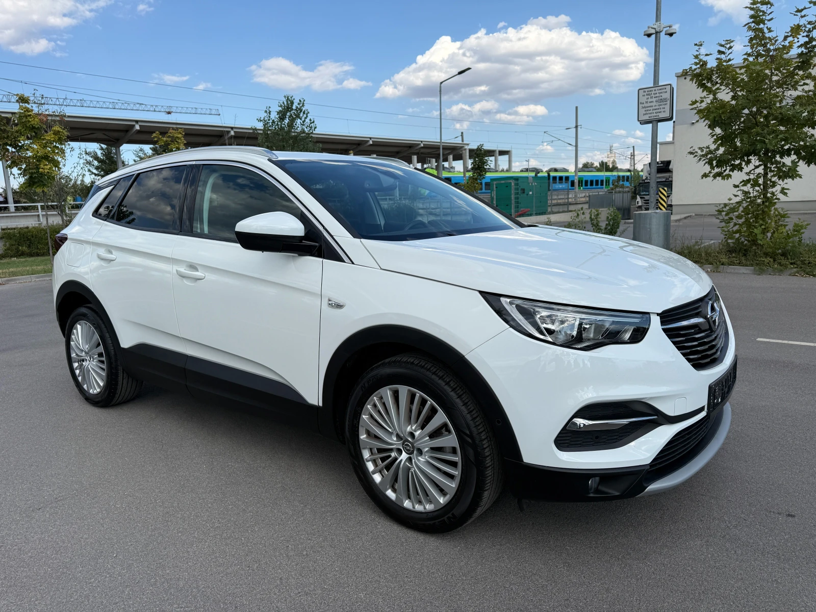 Opel Grandland X 1.5CDTI* NAVI* EURO6* , снимка 3 - Автомобили и джипове - 55952237