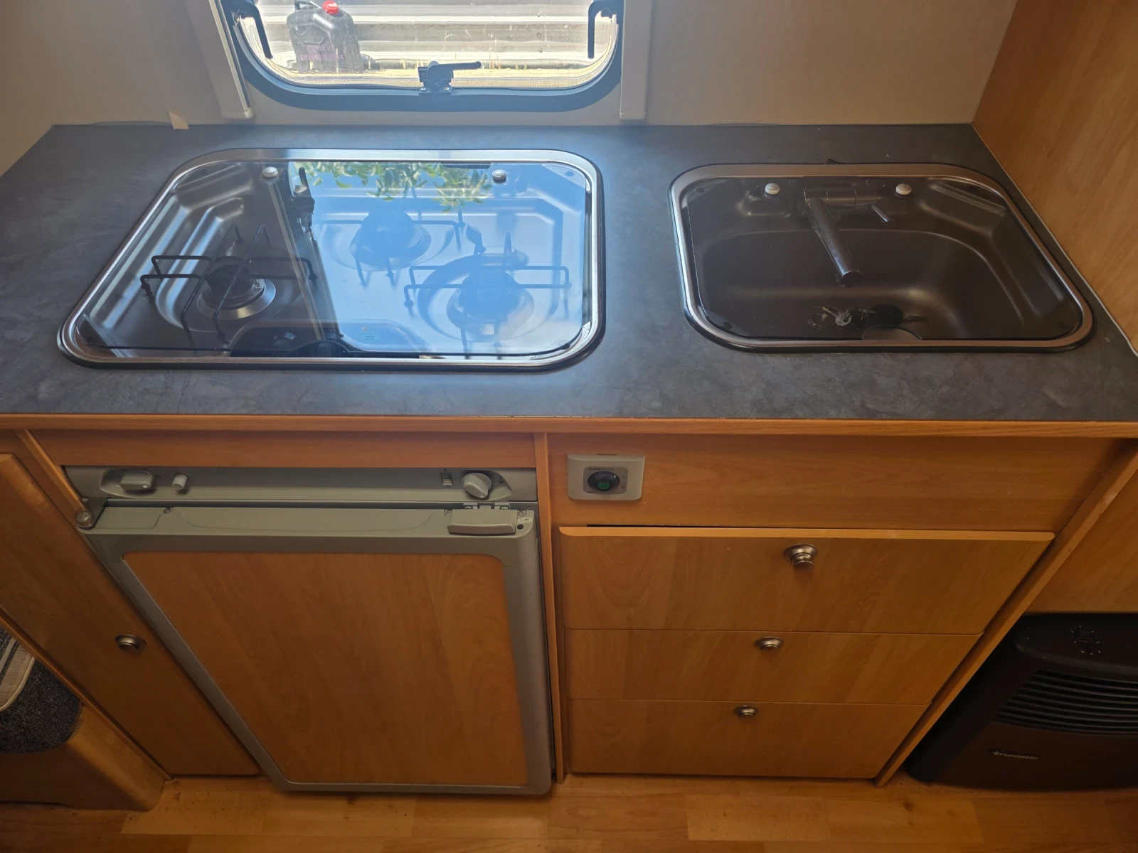 Каравана Adria ALTEA 6м, снимка 12 - Каравани и кемпери - 55159810