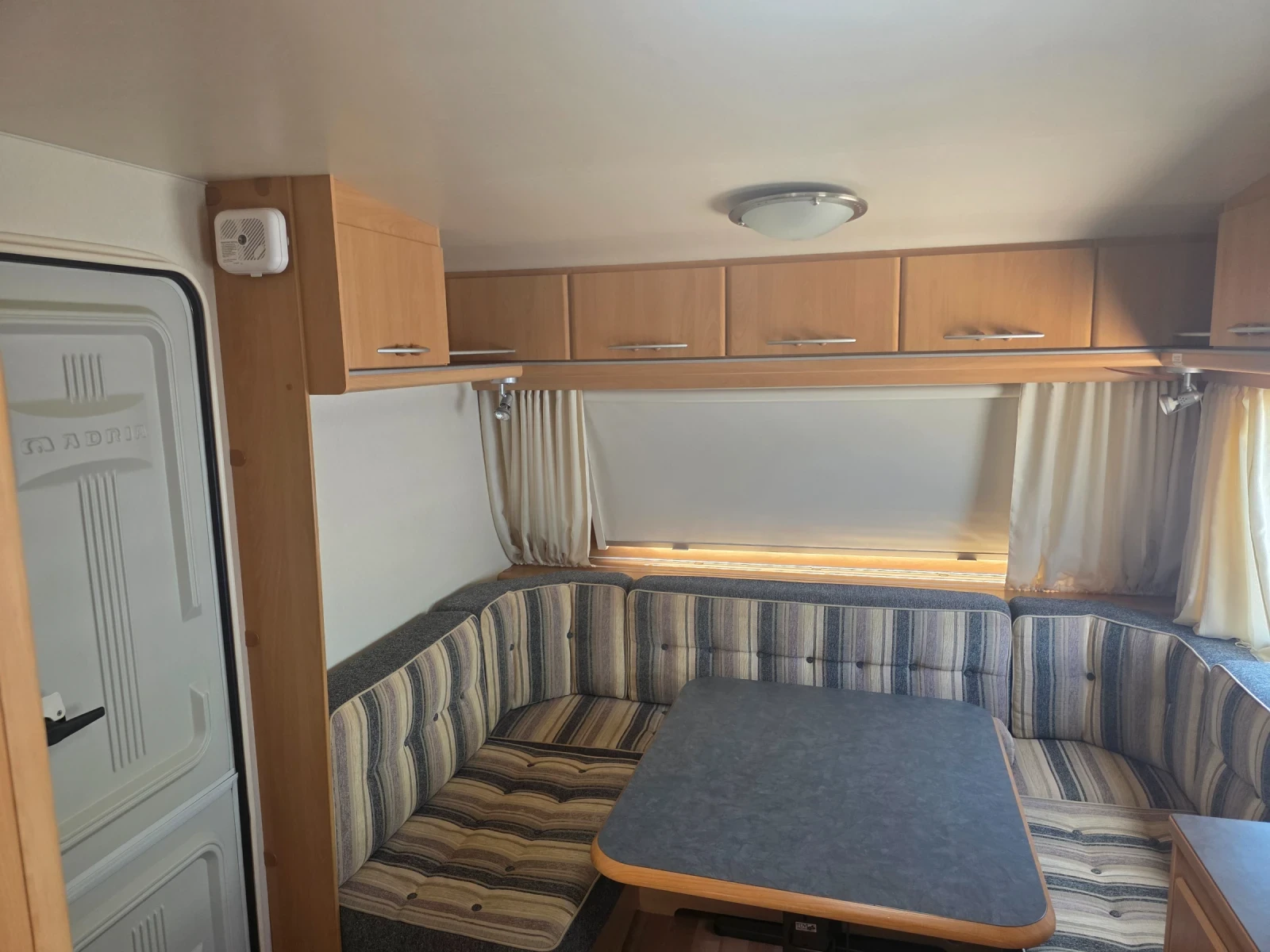 Каравана Adria ALTEA 6м, снимка 9 - Каравани и кемпери - 55159810