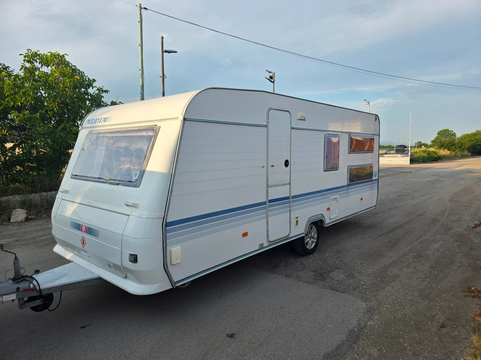 Каравана Adria ALTEA 6м, снимка 2 - Каравани и кемпери - 55159810