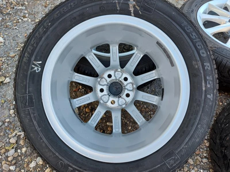 Гуми с джанти Semperit 185/60R15, снимка 6 - Гуми и джанти - 34689677