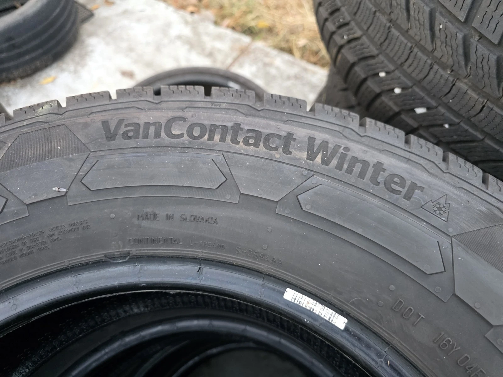 Гуми Зимни 215/75R16, снимка 5 - Гуми и джанти - 56663250