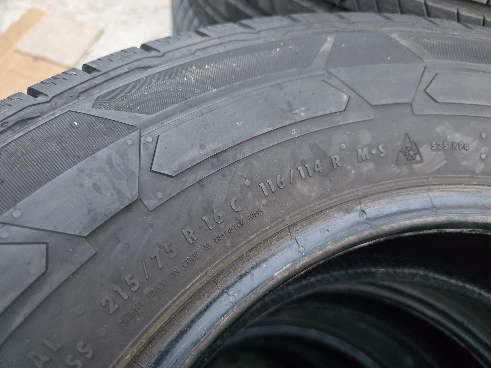 Гуми Зимни 215/75R16, снимка 6 - Гуми и джанти - 56663250