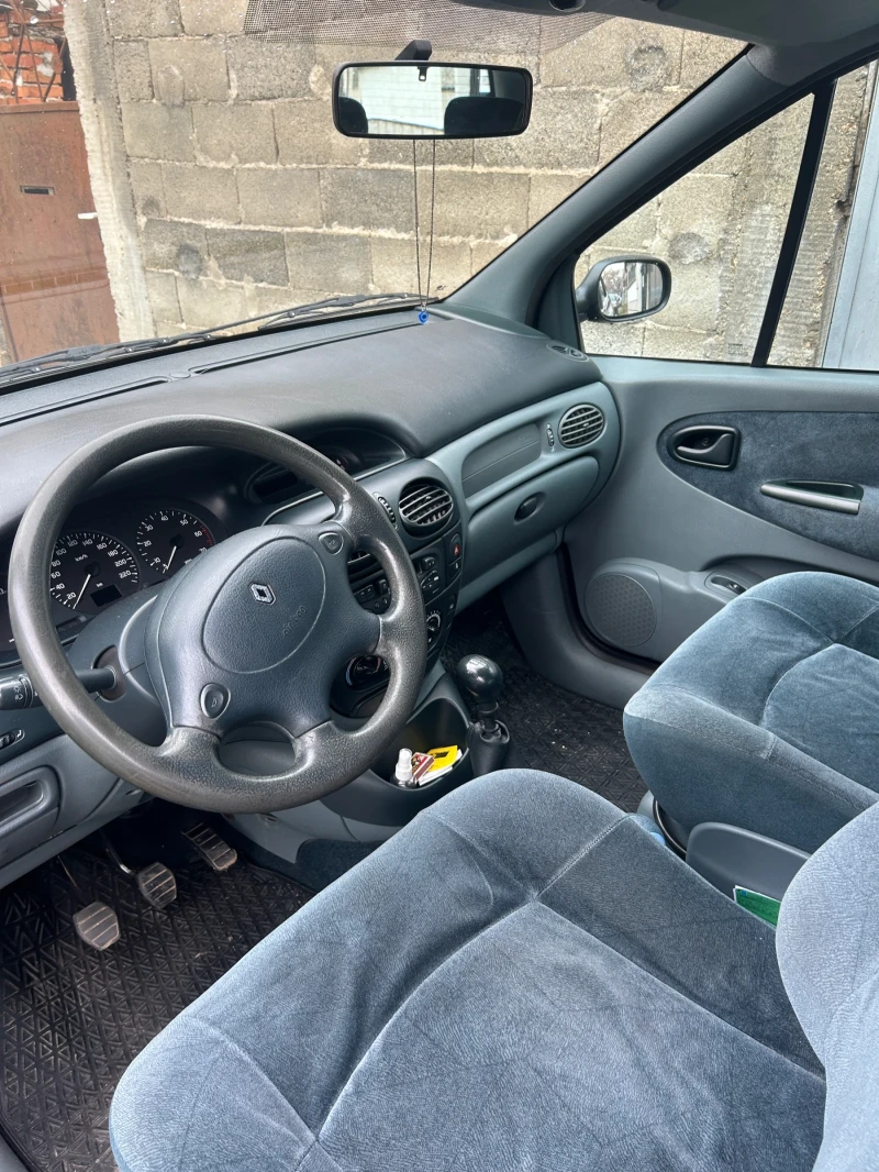 Renault Megane Scenic, снимка 5 - Автомобили и джипове - 48355383