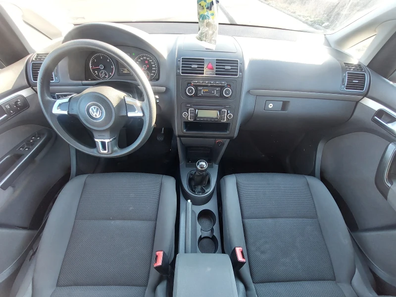 VW Touran 1.6 TDI, снимка 11 - Автомобили и джипове - 48505689