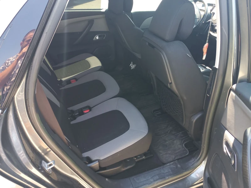Citroen C4 Picasso 1.6HDi Exclusive, снимка 9 - Автомобили и джипове - 51092775