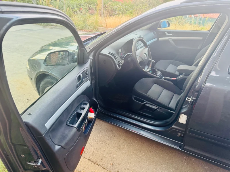 Skoda Octavia, снимка 13 - Автомобили и джипове - 51635996