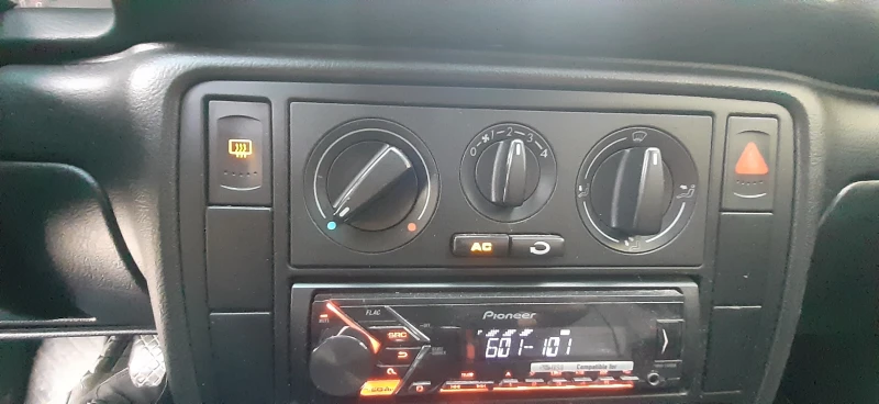 VW Passat 1.9 TDI, снимка 11 - Автомобили и джипове - 52651300