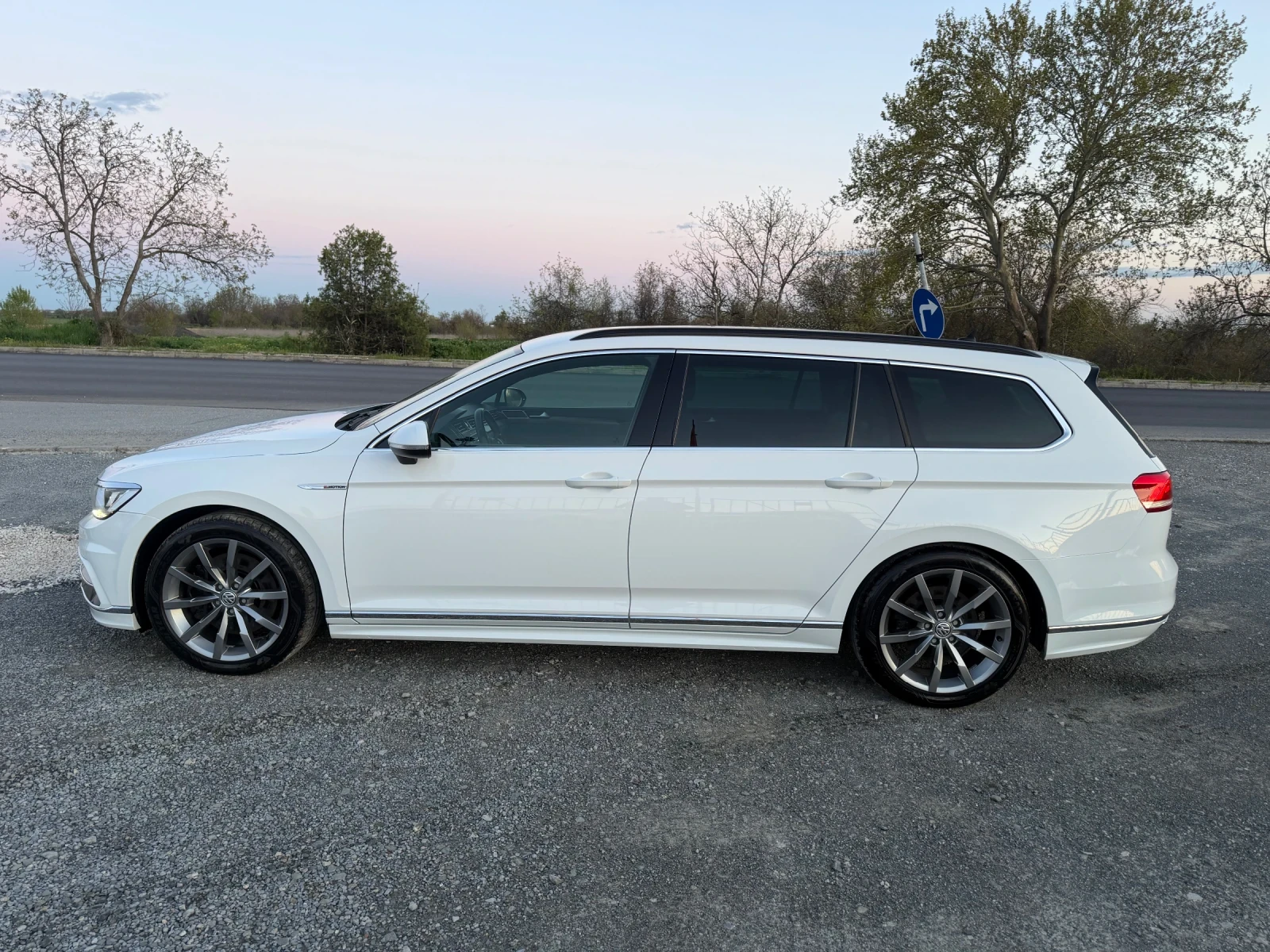 VW Passat 2.0 - 239 �.� R-LINE / 4MOTION / ����6 / ��������� | Mobile.bg � ����������� 8