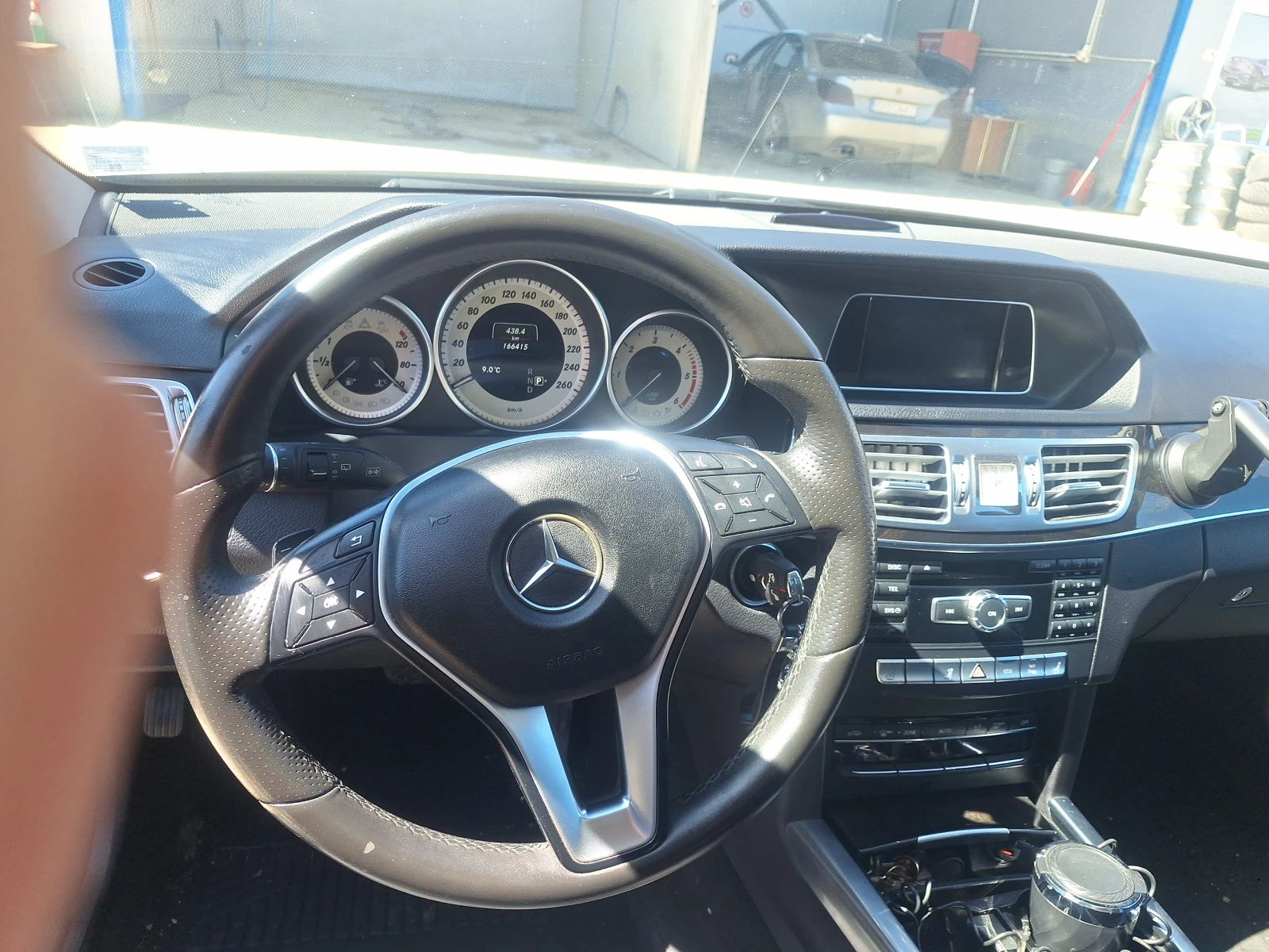 Mercedes-Benz E 250 4 MATIC, снимка 11 - Автомобили и джипове - 54340002