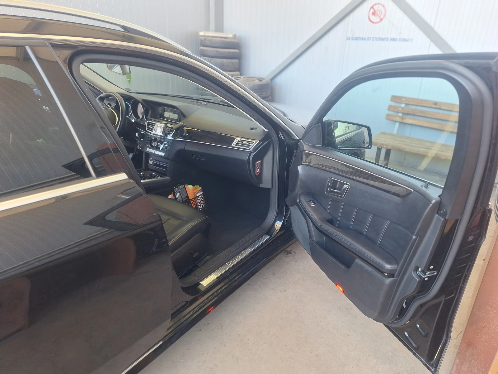 Mercedes-Benz E 250 4 MATIC, снимка 10 - Автомобили и джипове - 54340002