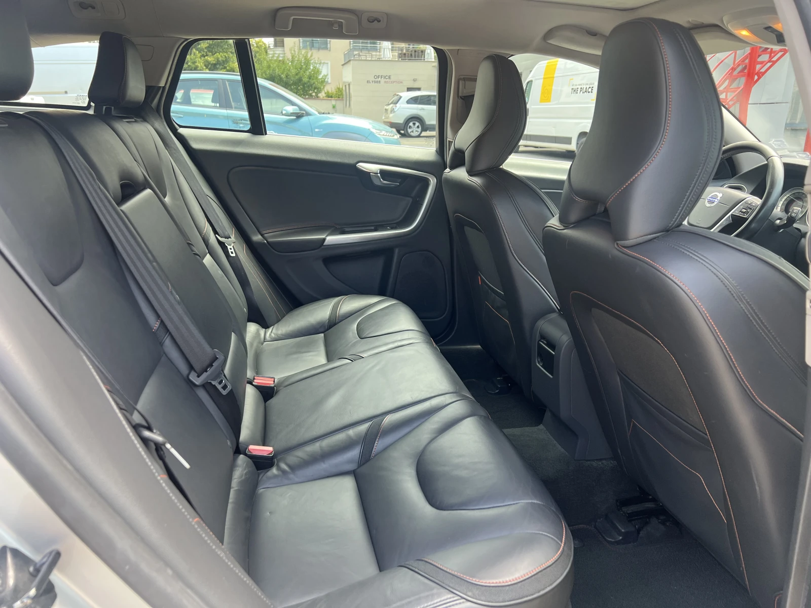 Volvo V60 D2 (DRIVe), снимка 14 - Автомобили и джипове - 55623291