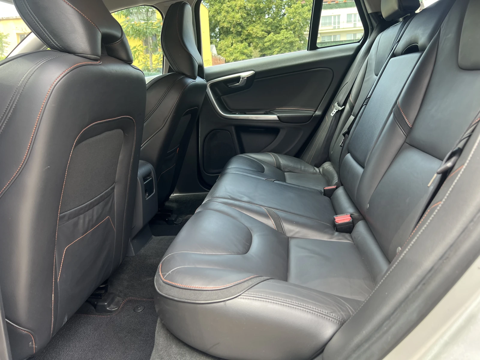 Volvo V60 D2 (DRIVe), снимка 15 - Автомобили и джипове - 55623291