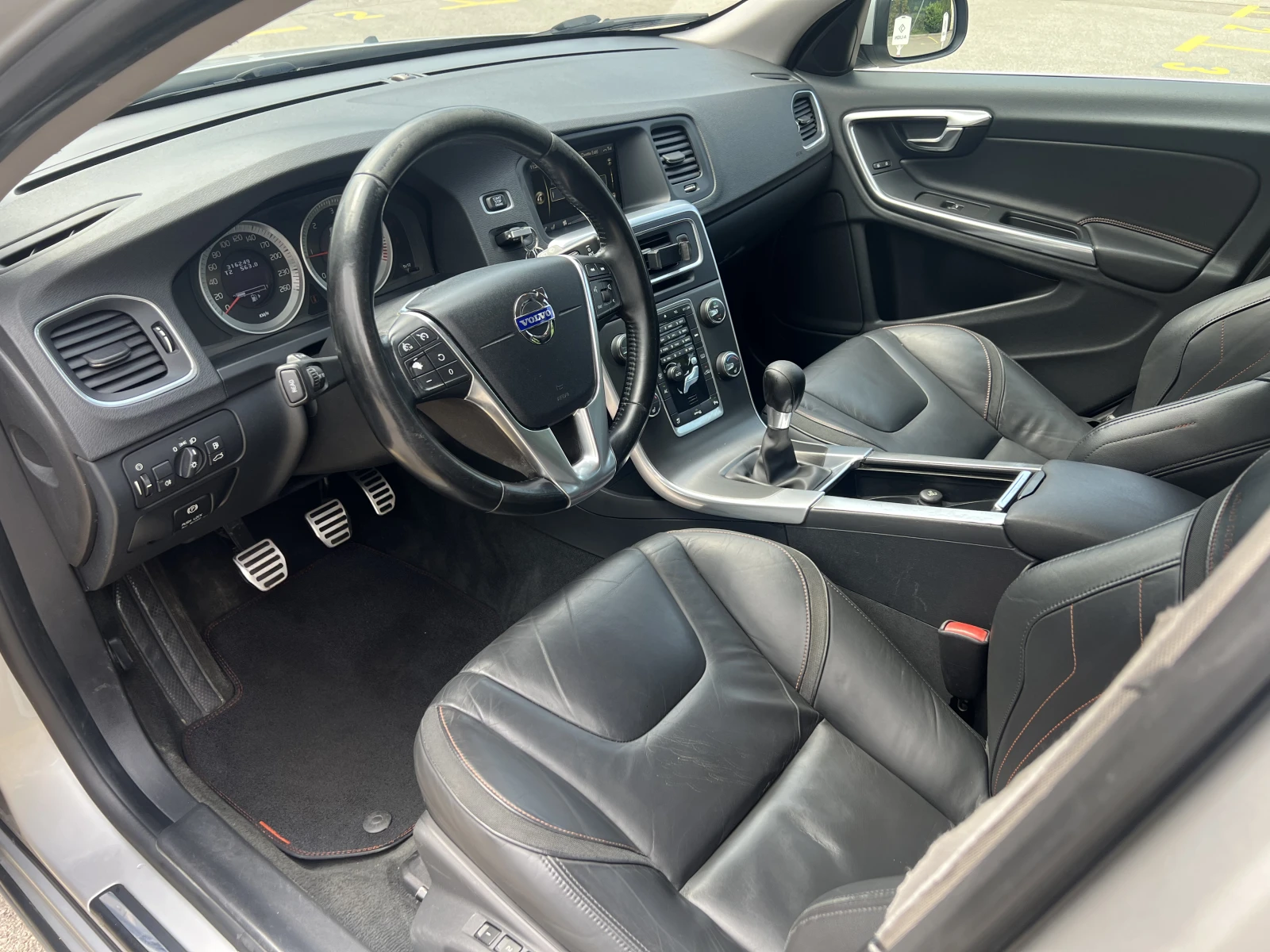 Volvo V60 D2 (DRIVe), снимка 9 - Автомобили и джипове - 55623291