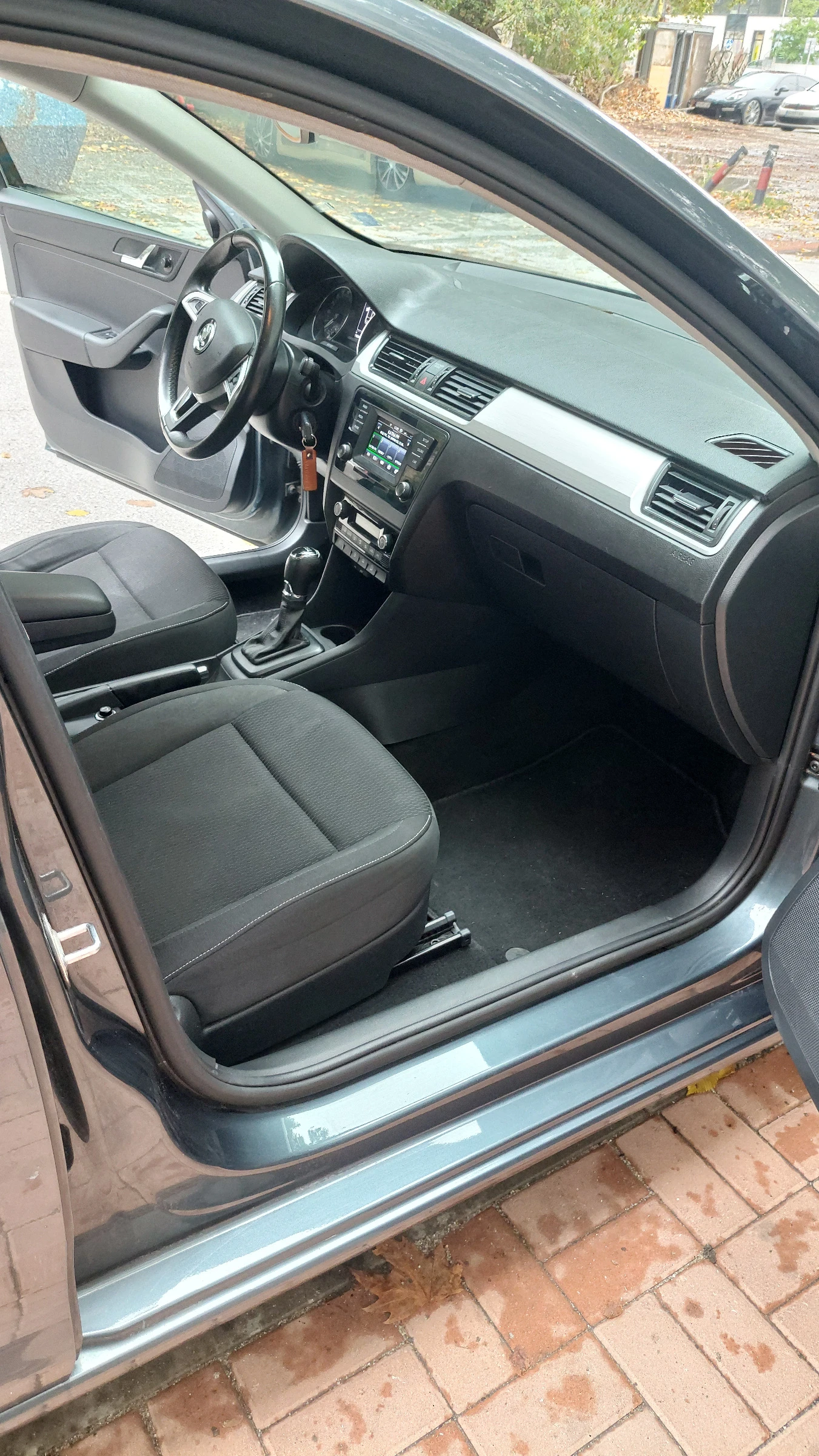 Skoda Rapid 1.4, снимка 8 - Автомобили и джипове - 55797823