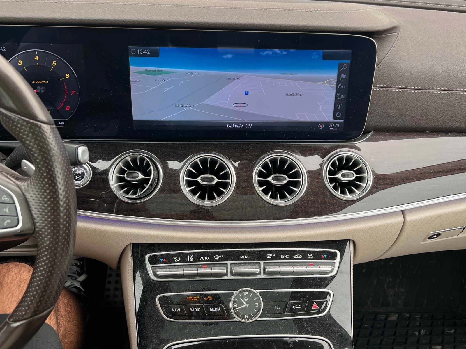 Mercedes-Benz E 400 4MATIC* DIS* BURMESTER* ОБДУХВАНЕ* , снимка 9 - Автомобили и джипове - 56033875