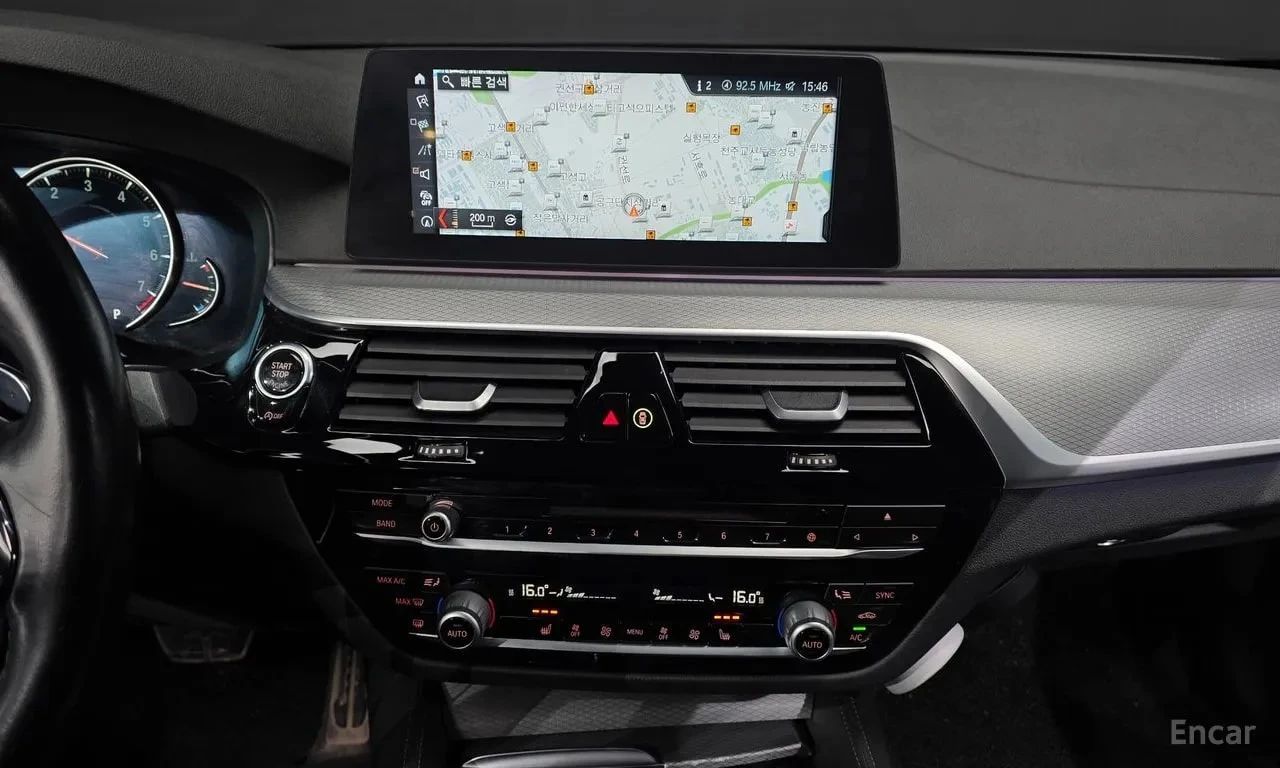 BMW 530 M Sport Package/ДИСТРОНИК/ПОДГРЕВ/ШИБЕДАХ/, снимка 13 - Автомобили и джипове - 56131075