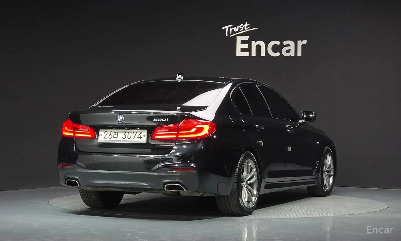 BMW 530 M Sport Package/ДИСТРОНИК/ПОДГРЕВ/ШИБЕДАХ/, снимка 2 - Автомобили и джипове - 56131075