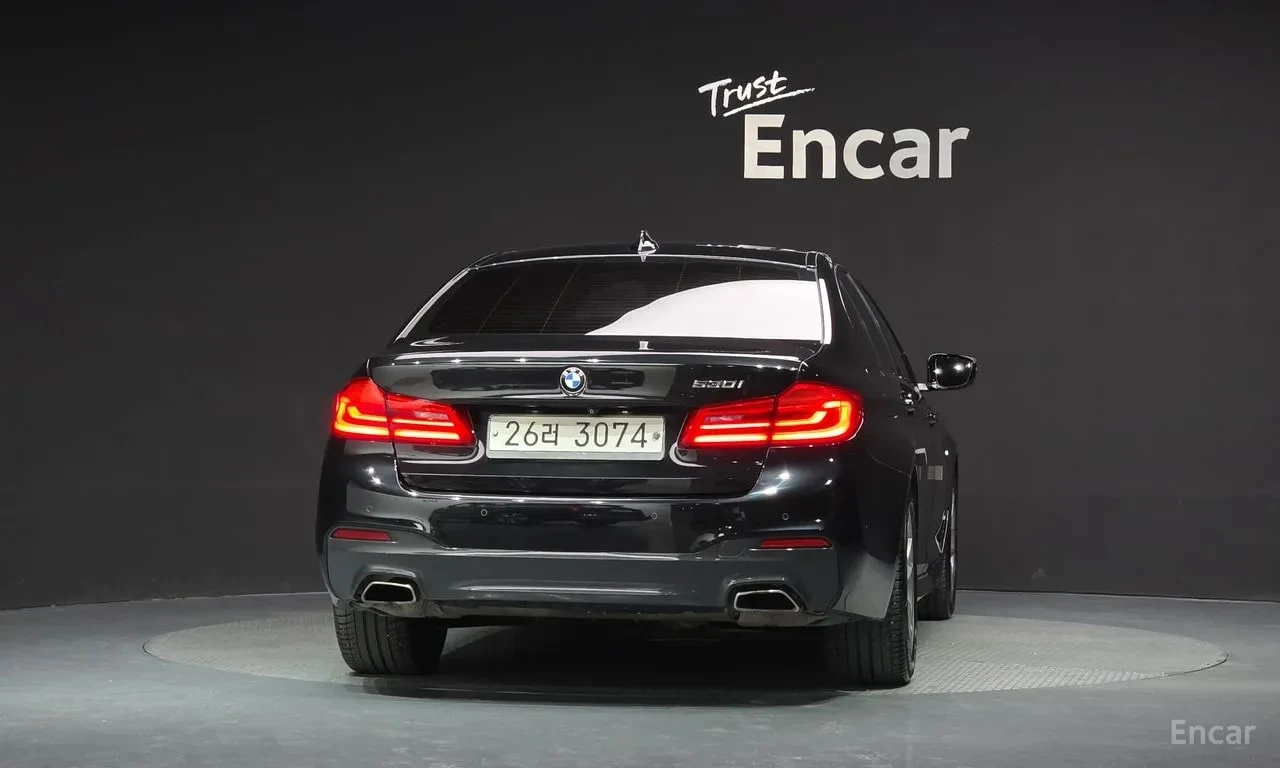BMW 530 M Sport Package/ДИСТРОНИК/ПОДГРЕВ/ШИБЕДАХ/, снимка 4 - Автомобили и джипове - 56131075