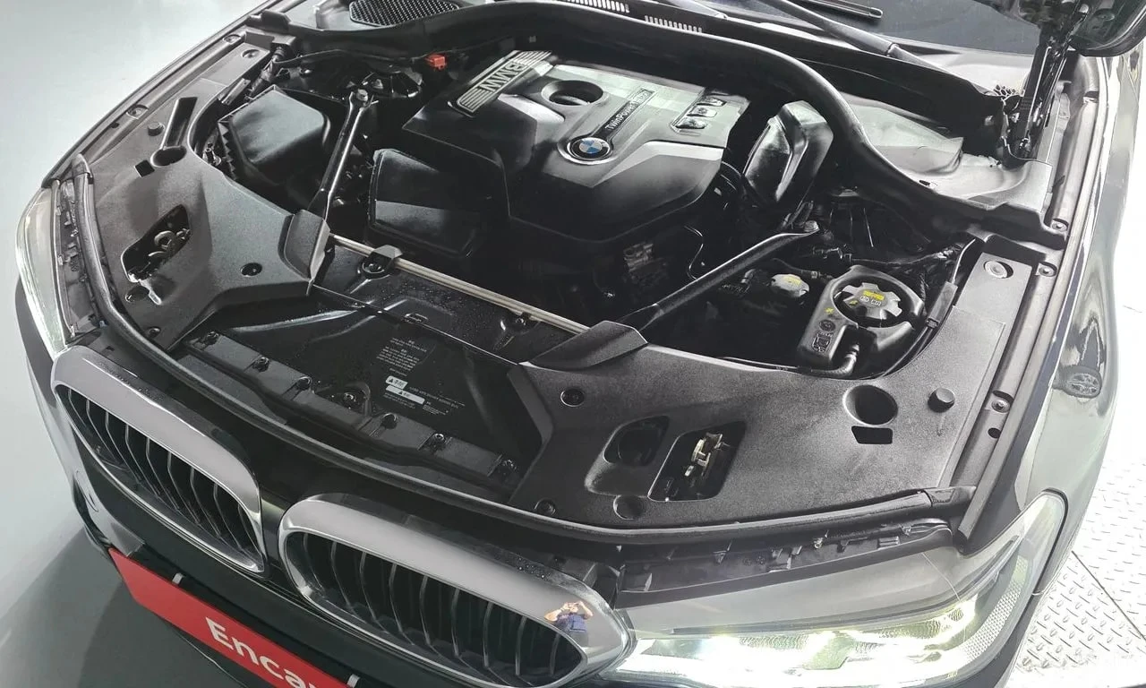 BMW 530 M Sport Package/ДИСТРОНИК/ПОДГРЕВ/ШИБЕДАХ/, снимка 6 - Автомобили и джипове - 56131075