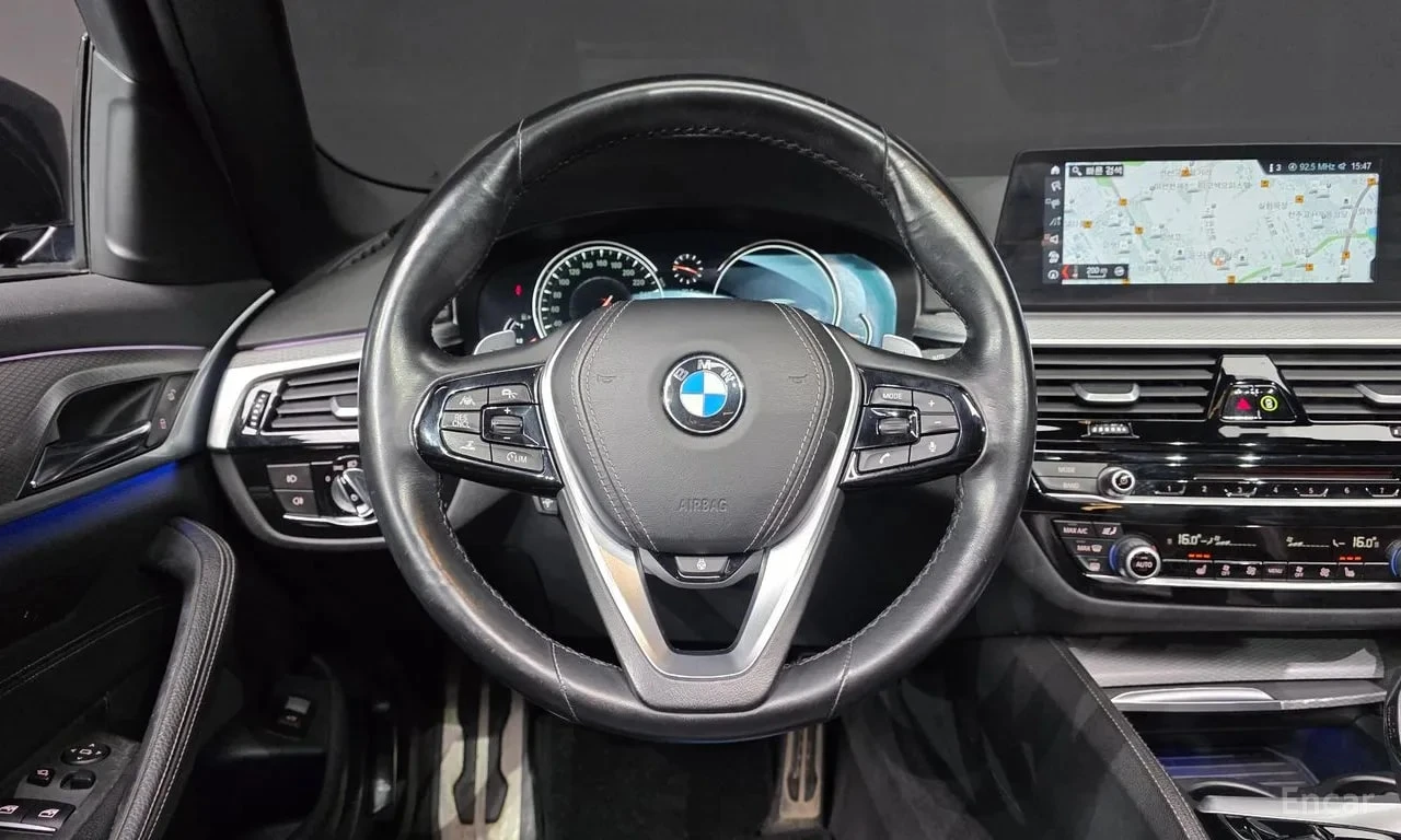 BMW 530 M Sport Package/ДИСТРОНИК/ПОДГРЕВ/ШИБЕДАХ/, снимка 14 - Автомобили и джипове - 56131075