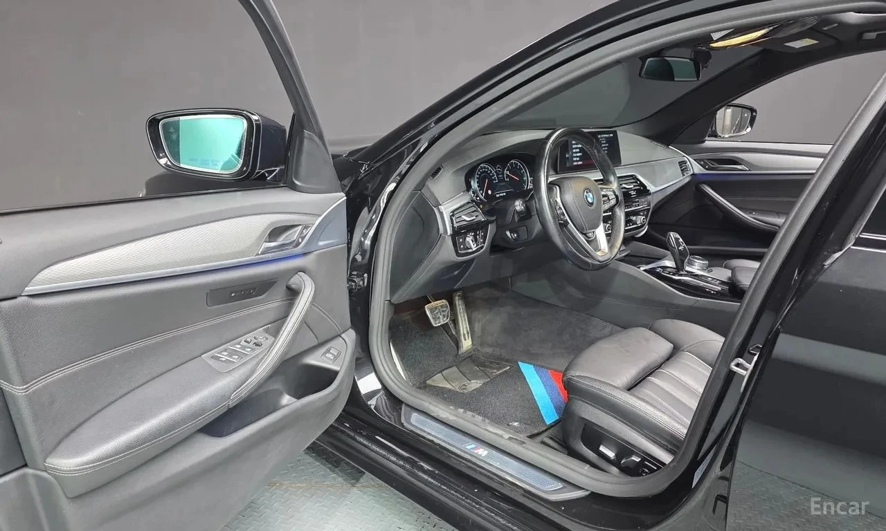 BMW 530 M Sport Package/ДИСТРОНИК/ПОДГРЕВ/ШИБЕДАХ/, снимка 10 - Автомобили и джипове - 56131075