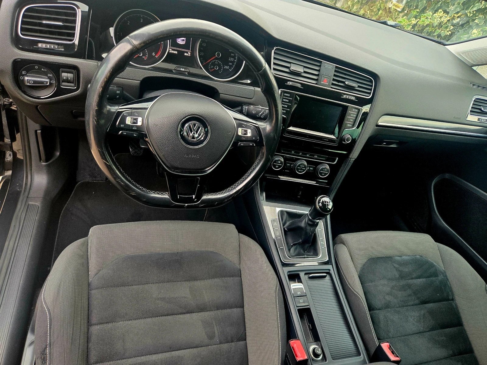 VW Golf 1.6tdi, снимка 10 - Автомобили и джипове - 56167558