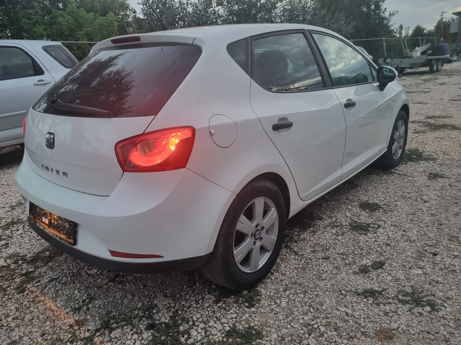 Seat Ibiza 1.6TDI INDIVIDUAL , снимка 6 - Автомобили и джипове - 56180351
