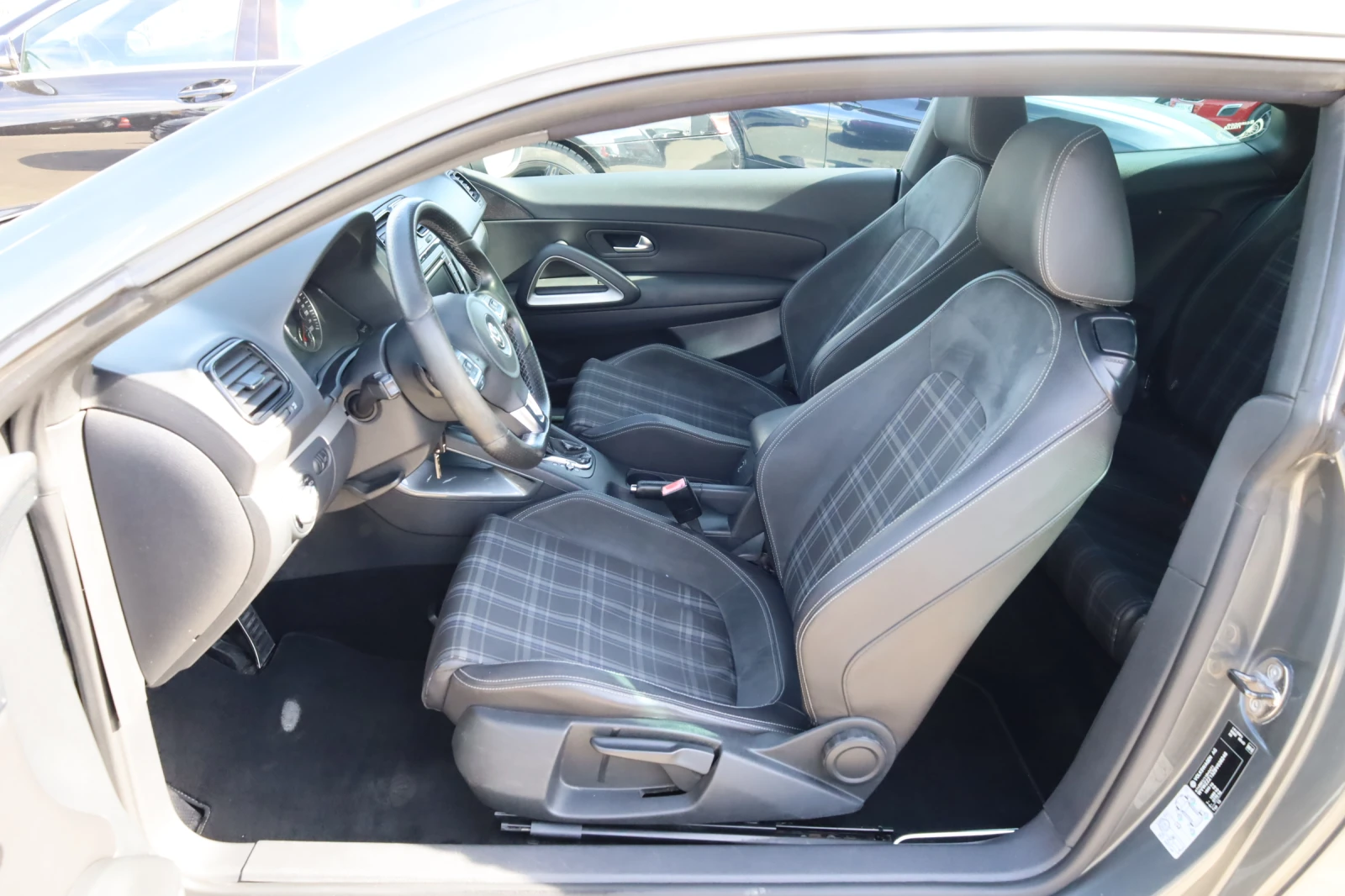 VW Scirocco 2.0 TDI ЛИЗИНГ БЕЗ ПЪРВОНАЧАЛНА, снимка 10 - Автомобили и джипове - 56288018