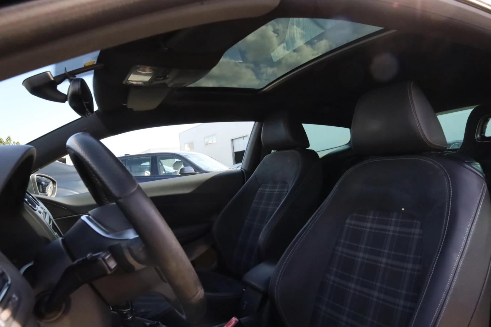 VW Scirocco 2.0 TDI ЛИЗИНГ БЕЗ ПЪРВОНАЧАЛНА, снимка 12 - Автомобили и джипове - 56288018