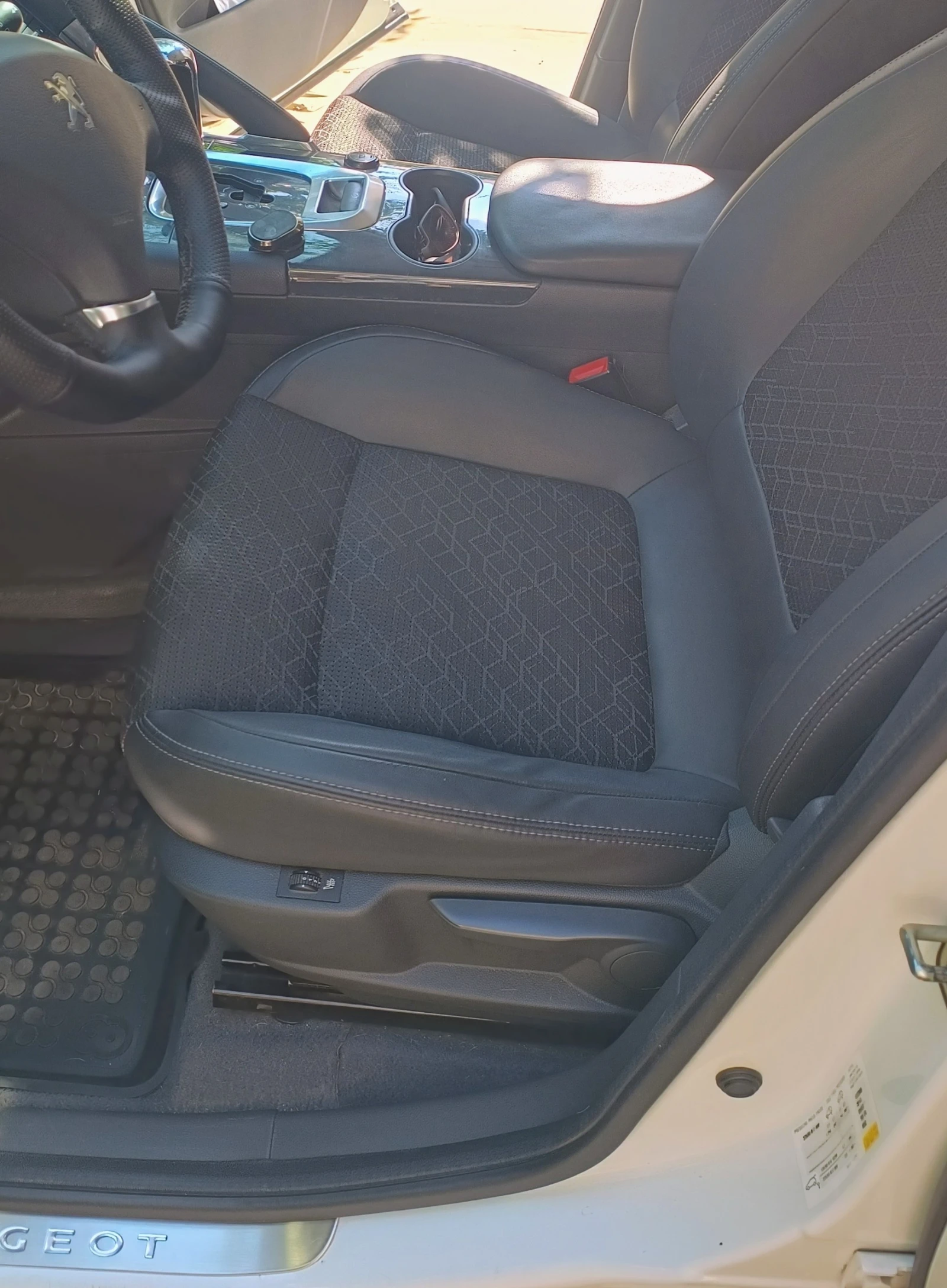 Peugeot 3008, снимка 13 - Автомобили и джипове - 56611531