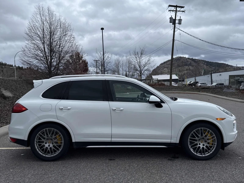 Porsche Cayenne CARFAX* АВТОФИНАНСИРАНЕ БЕЗ ПЪРВОНАЧАЛНА ВНОСКА, снимка 3 - Автомобили и джипове - 52846055