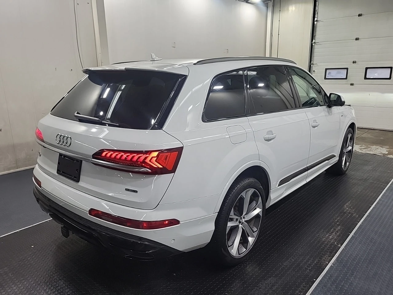 Audi Q7 * АВТО КРЕДИТ* ЦЕНА ДО БГ * CARFAX *  - изображение 6