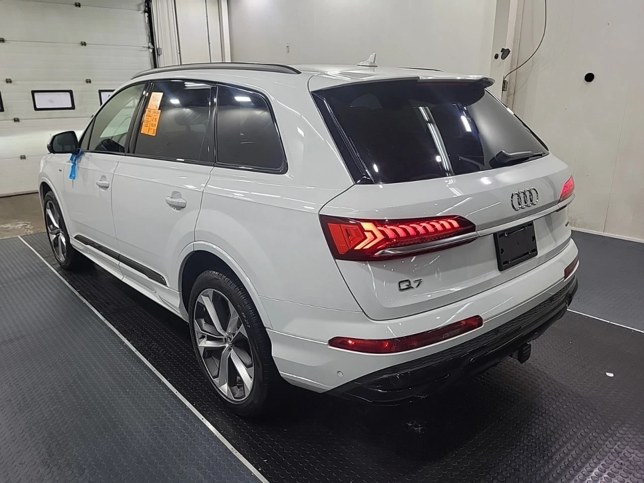 Audi Q7 * АВТО КРЕДИТ* ЦЕНА ДО БГ * CARFAX *  - изображение 4