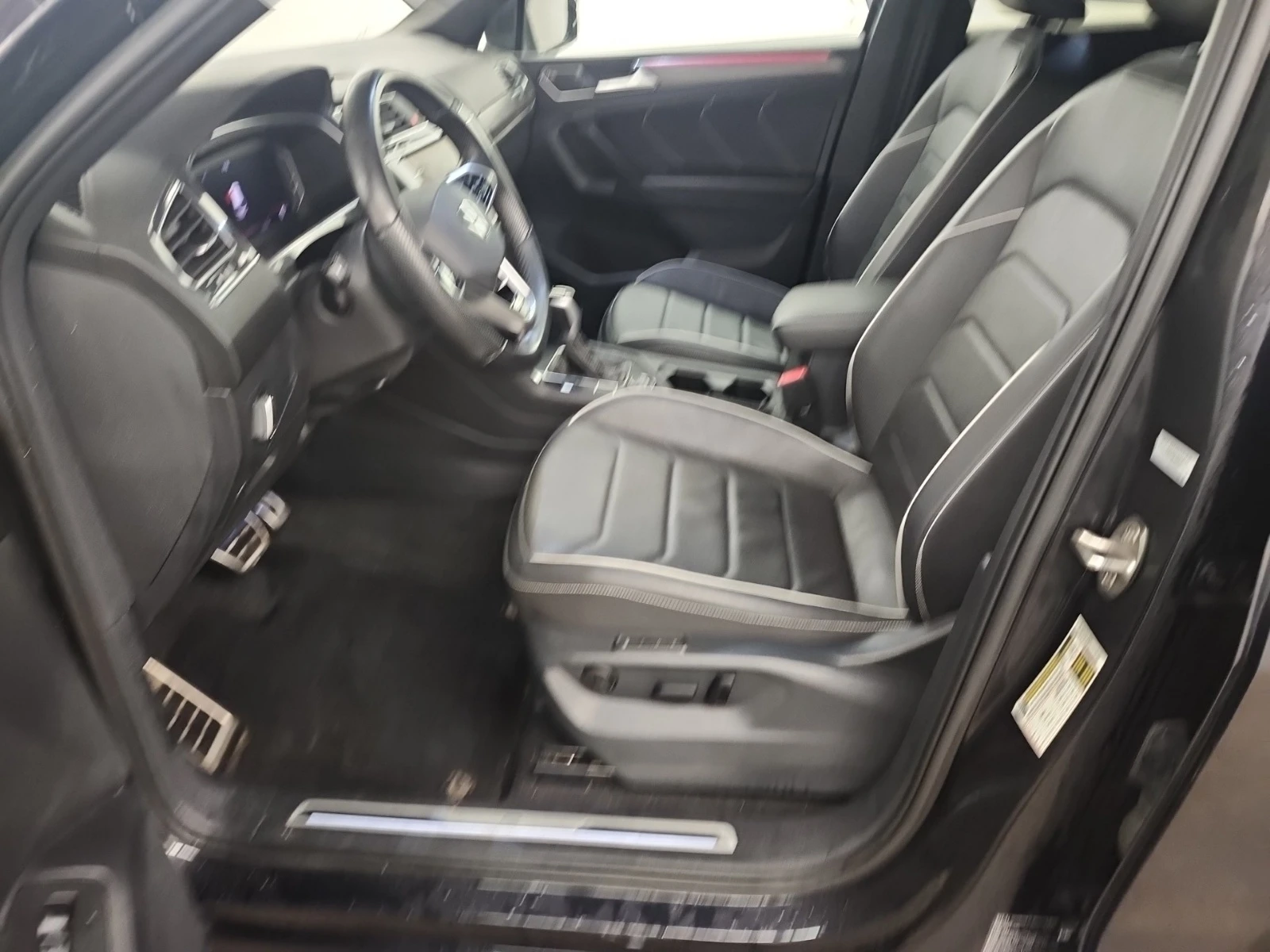 VW Tiguan HIGLINE R-LINE * * CARFAX * * АВТО КРЕДИТ * * , снимка 5 - Автомобили и джипове - 54417664