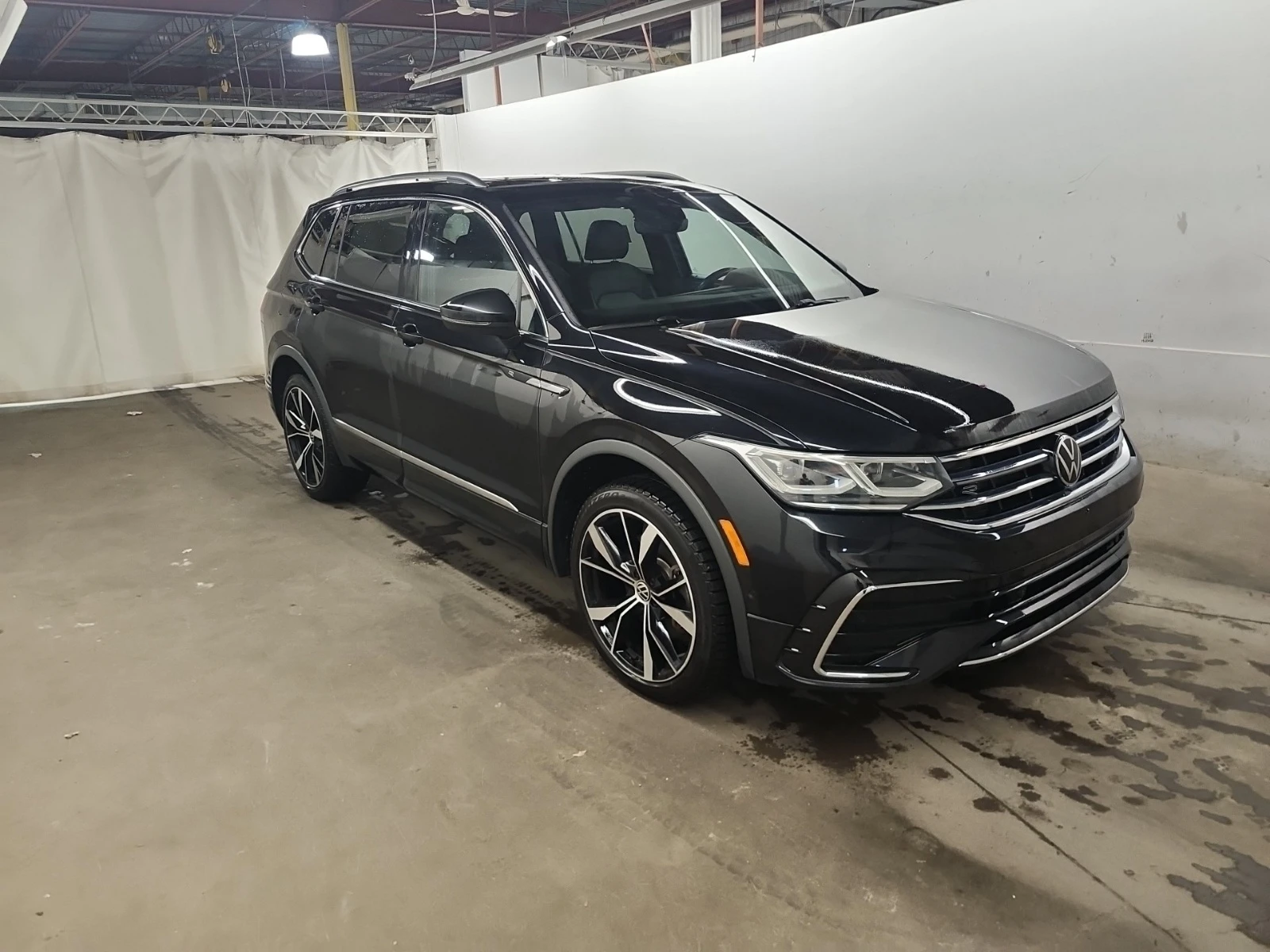 VW Tiguan HIGLINE R-LINE * * CARFAX * * АВТО КРЕДИТ * * , снимка 2 - Автомобили и джипове - 54417664