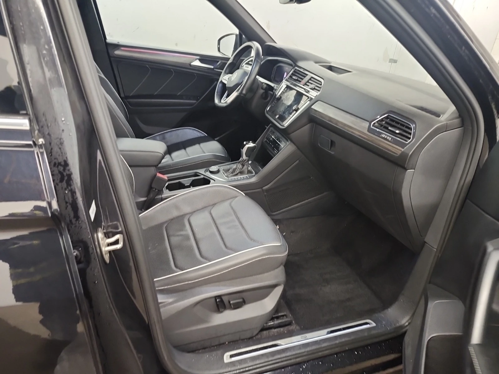 VW Tiguan HIGLINE R-LINE * * CARFAX * * АВТО КРЕДИТ * * , снимка 7 - Автомобили и джипове - 54417664