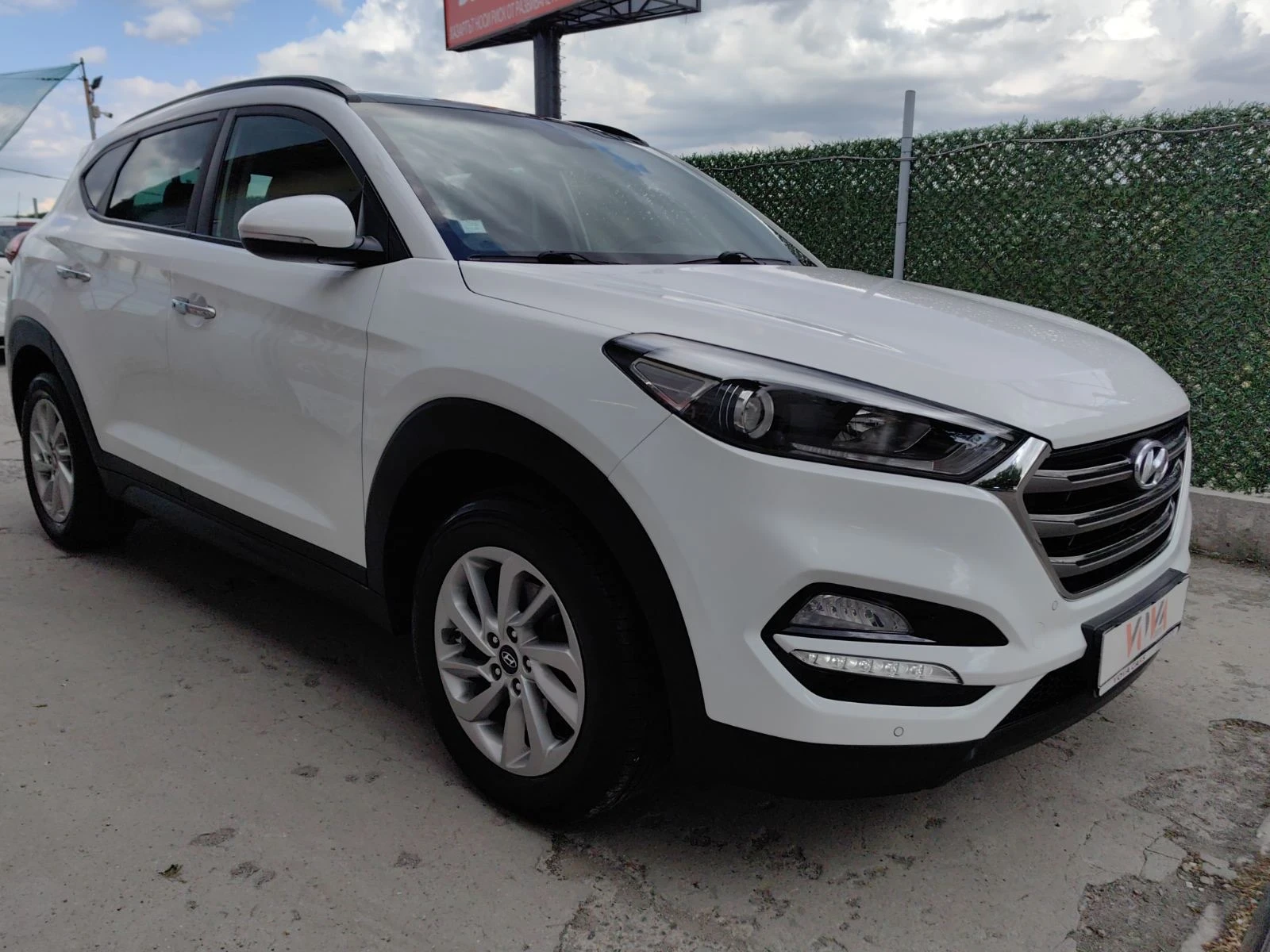 Hyundai Tucson 1.7CRDI-116к.с Нави Кар Плей Кожа Панорама, снимка 5 - Автомобили и джипове - 54704465