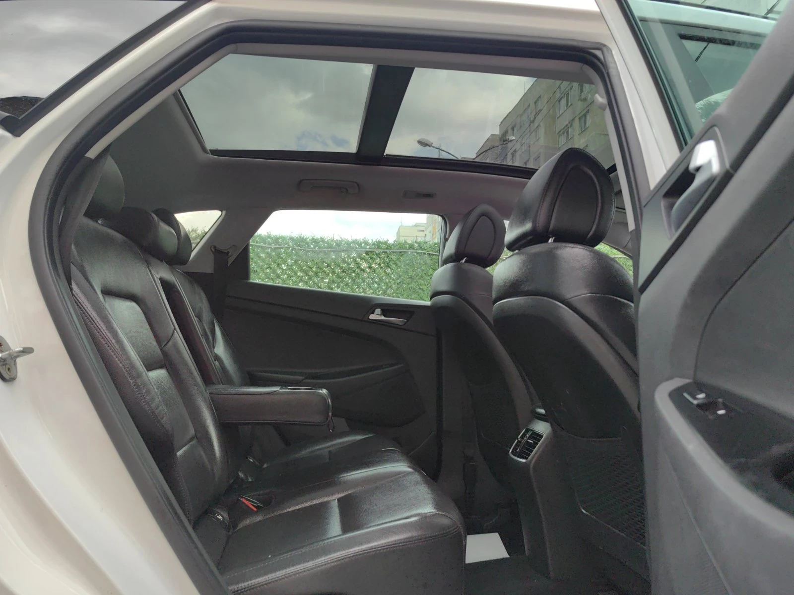 Hyundai Tucson 1.7CRDI-116к.с Нави Кар Плей Кожа Панорама, снимка 13 - Автомобили и джипове - 54704465