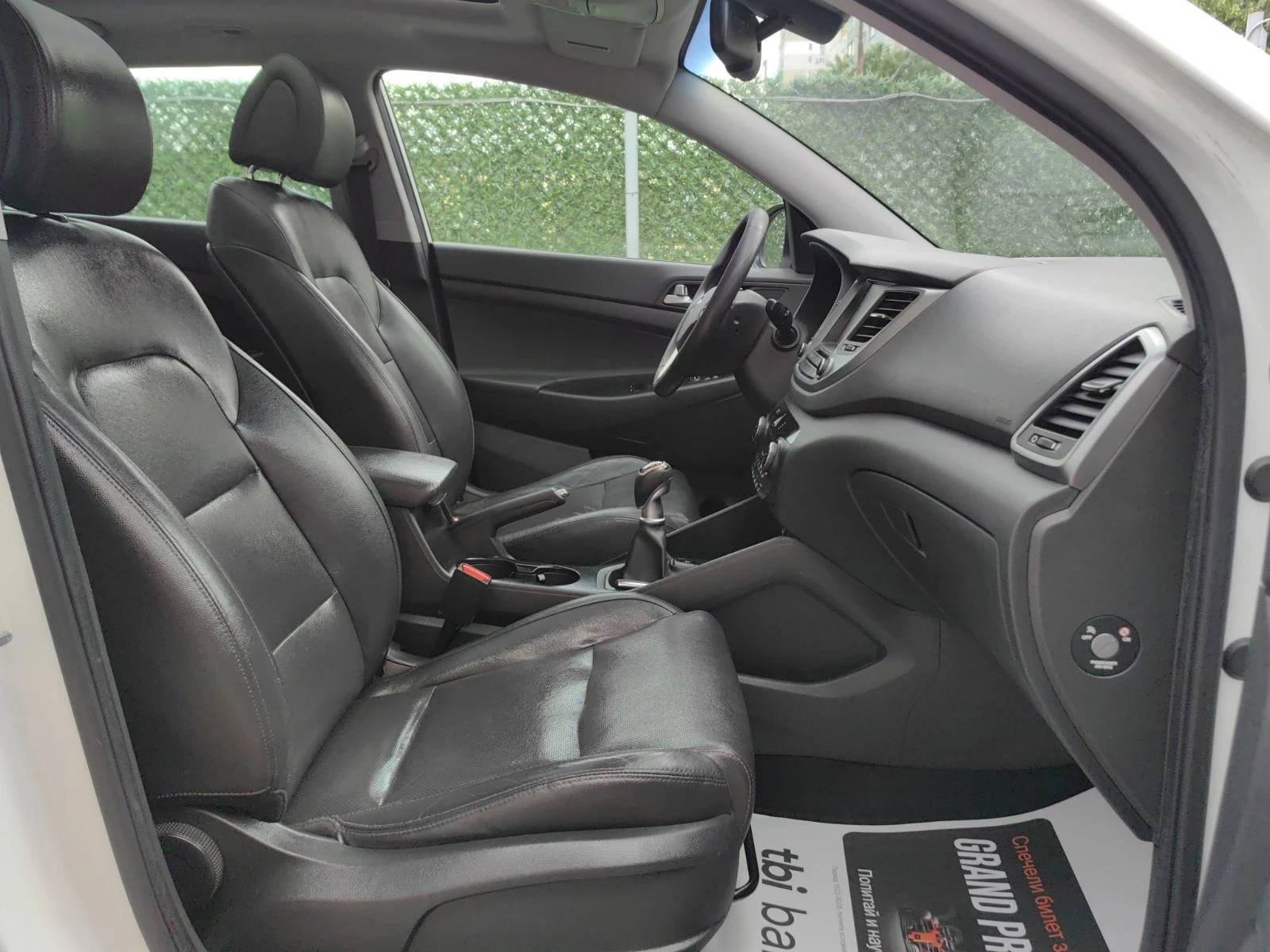 Hyundai Tucson 1.7CRDI-116к.с Нави Кар Плей Кожа Панорама, снимка 11 - Автомобили и джипове - 54704465