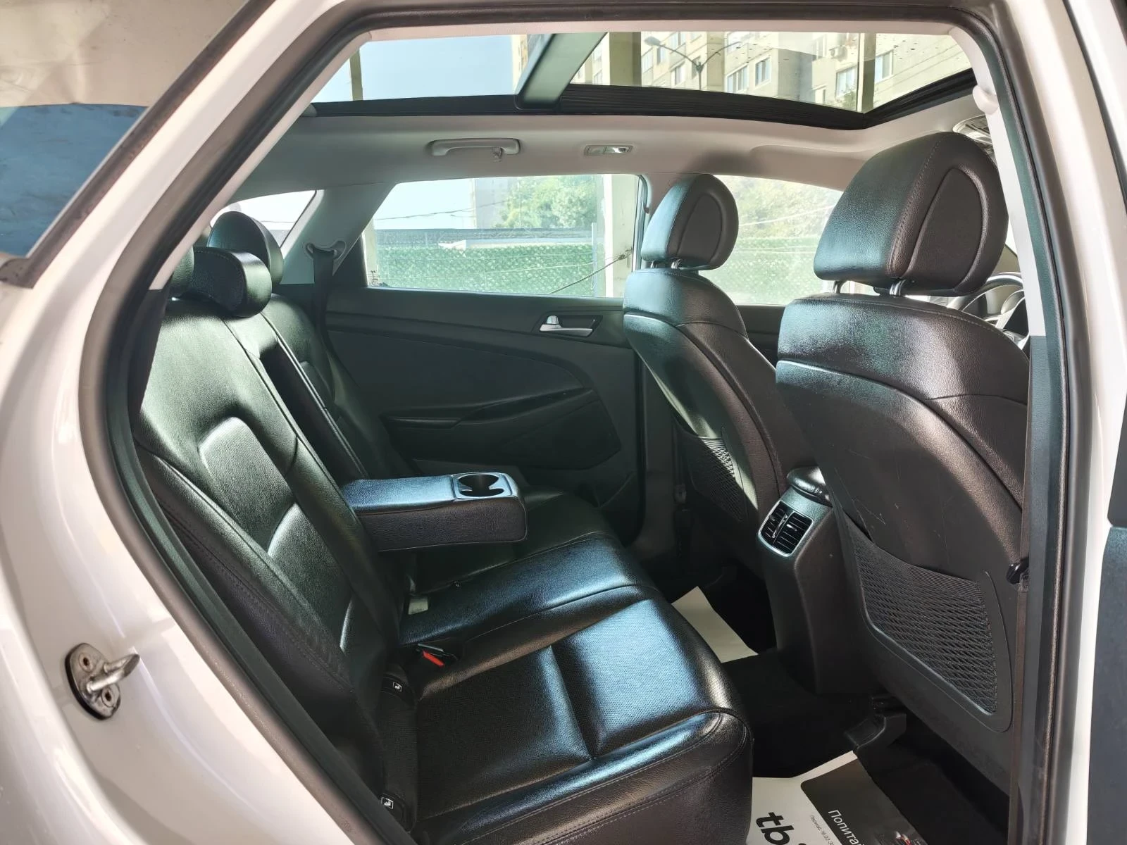 Hyundai Tucson 1.7CRDI-116к.с Нави Кожа Панорама, снимка 13 - Автомобили и джипове - 54704465