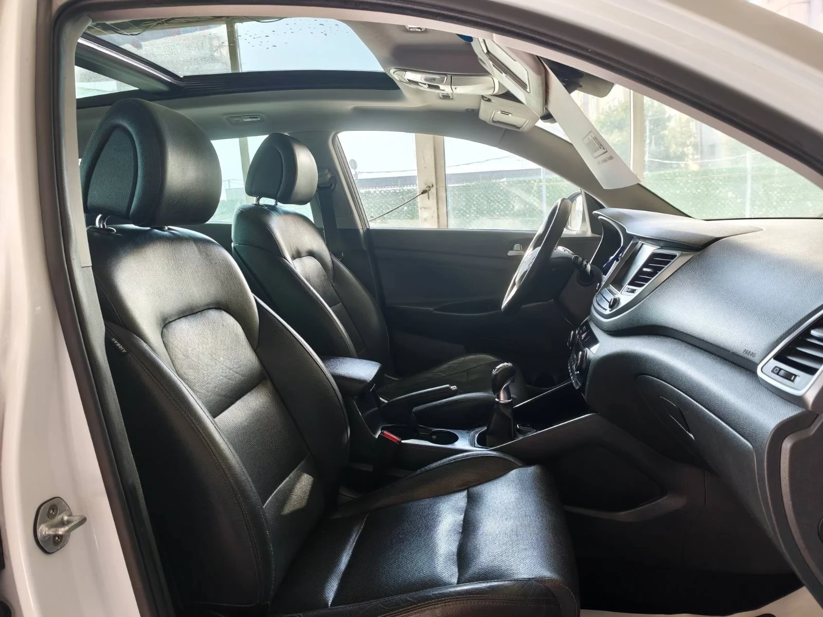 Hyundai Tucson 1.7CRDI-116к.с Нави Кожа Панорама, снимка 12 - Автомобили и джипове - 54704465
