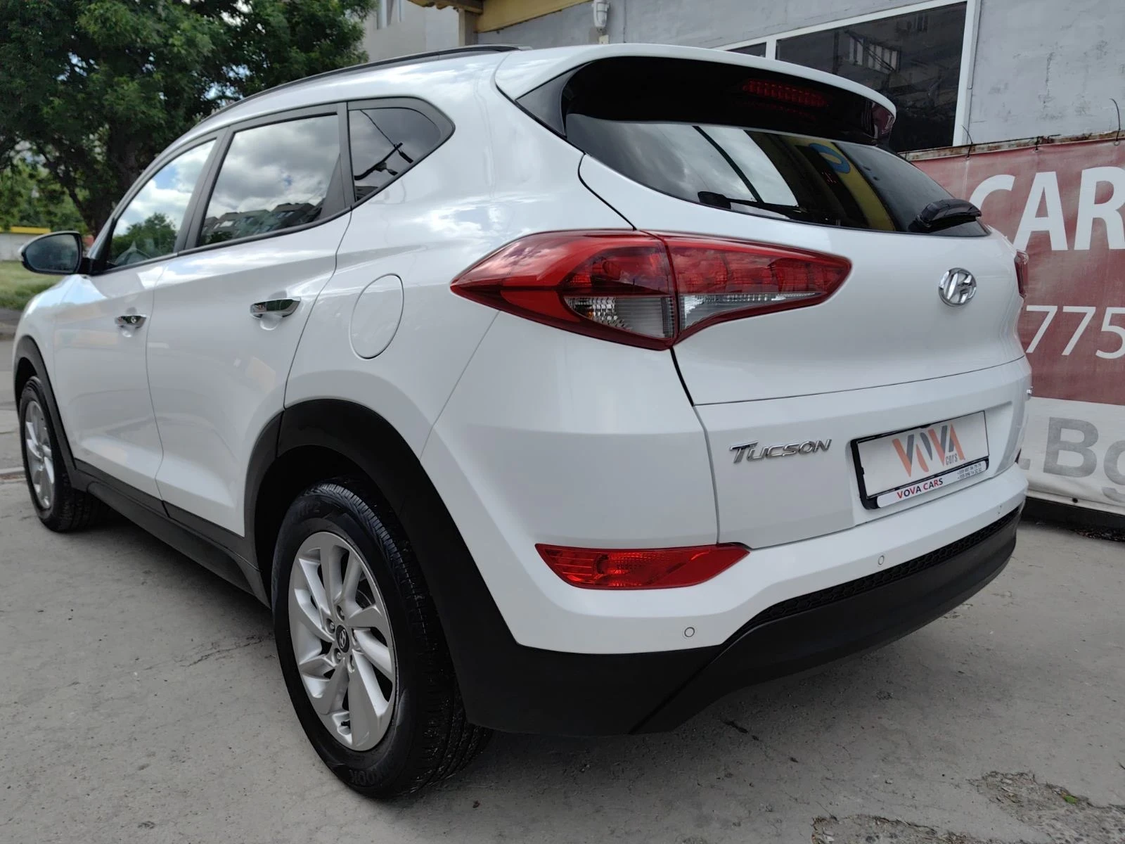 Hyundai Tucson 1.7CRDI-116к.с Нави Кар Плей Кожа Панорама, снимка 2 - Автомобили и джипове - 54704465
