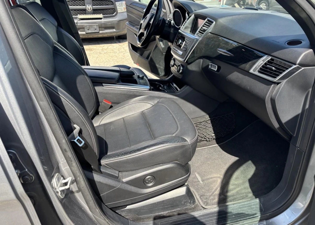 Mercedes-Benz ML 350 D * AMG * ПАНО * AIRMATIC * CAMERA * CARFAX * , снимка 8 - Автомобили и джипове - 55172125