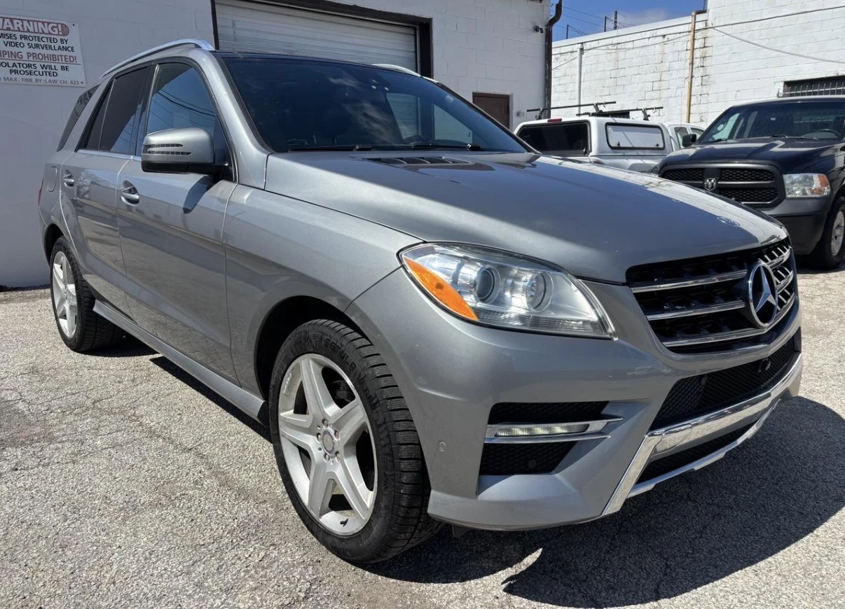 Mercedes-Benz ML 350 D * AMG * ПАНО * AIRMATIC * CAMERA * CARFAX * , снимка 3 - Автомобили и джипове - 55172125