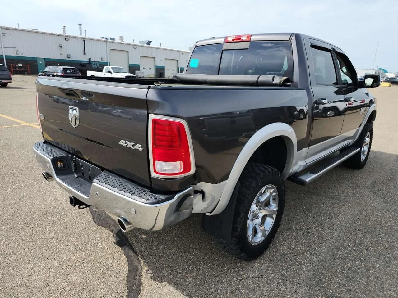 Dodge RAM 1500 * LARAMIE CREW CAB SHORT BED * АВТОКРЕДИТ* , снимка 3 - Автомобили и джипове - 55606820