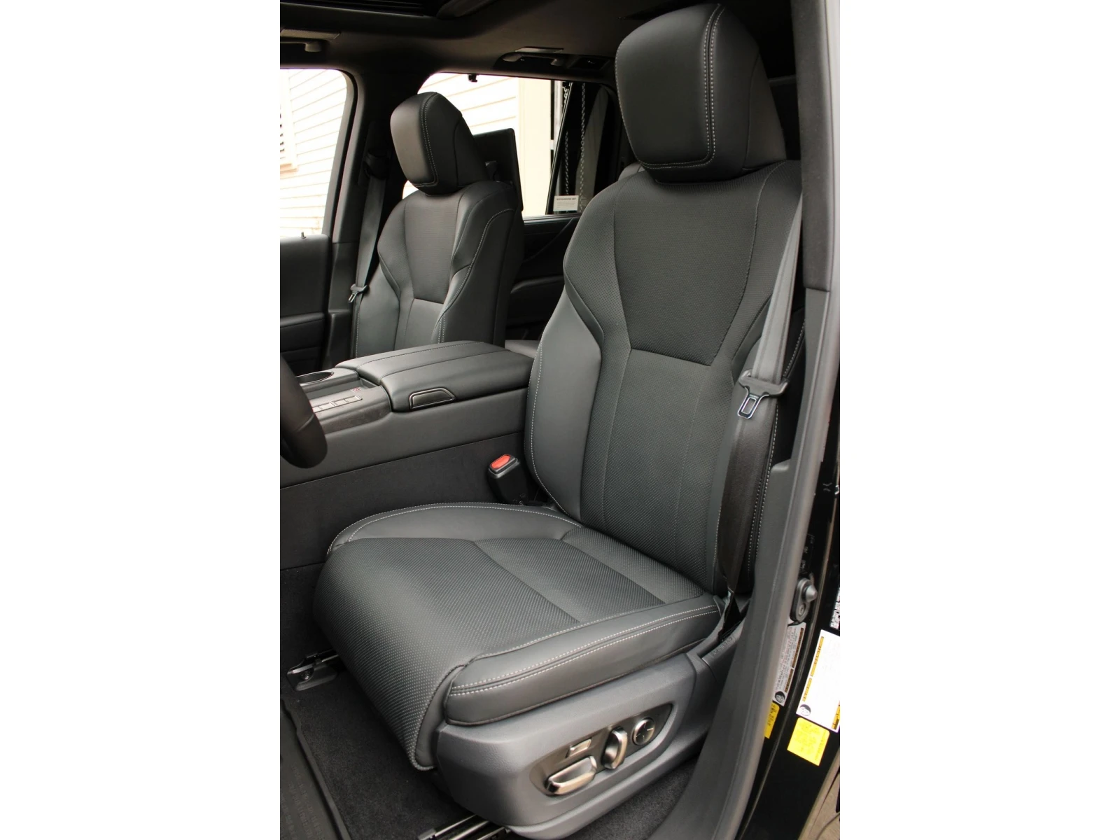 Lexus LX 700h Luxury, Монитори, Soft Close, ГАРАНЦИЯ, Месечна вн, снимка 9 - Автомобили и джипове - 55622779