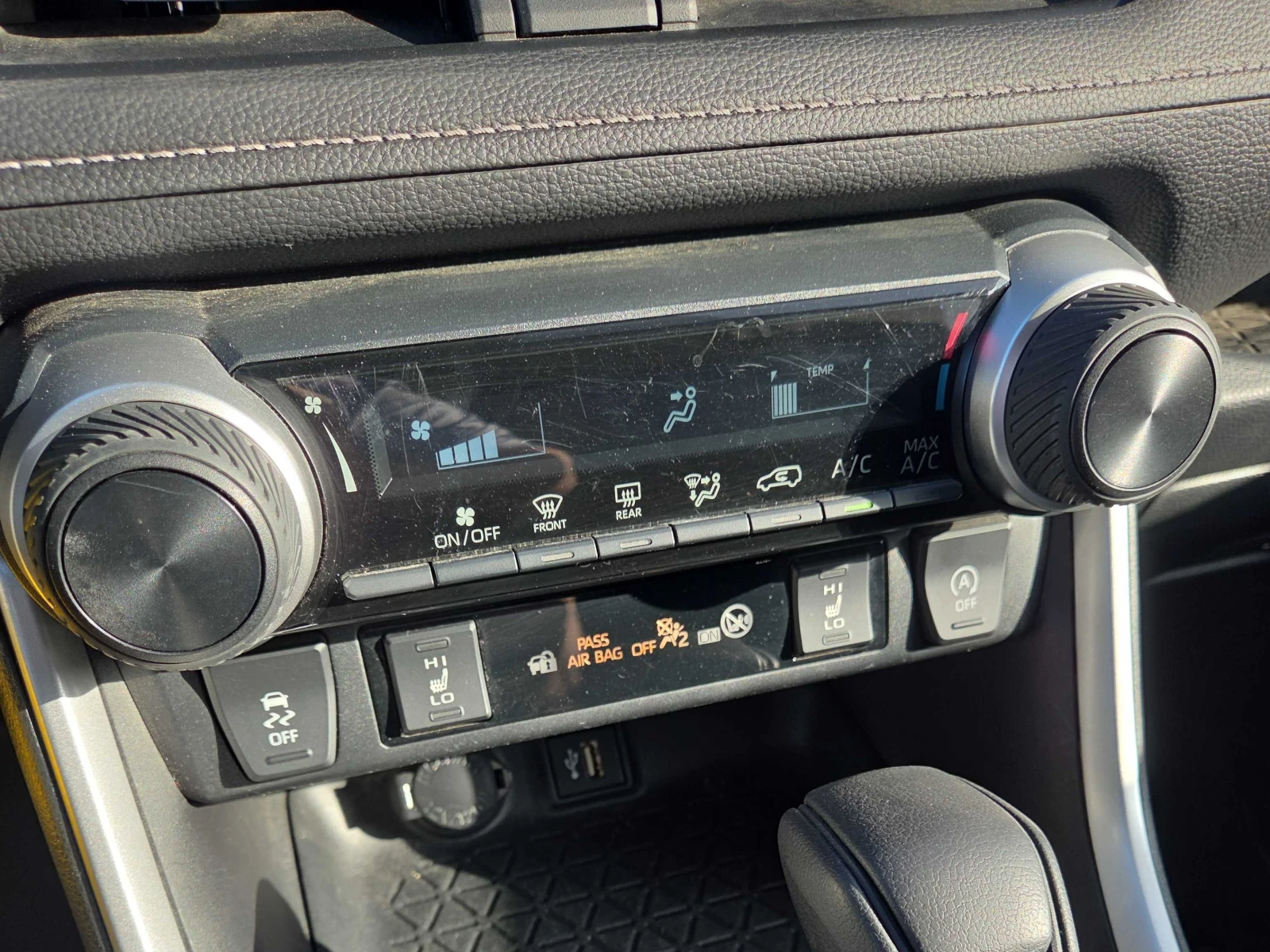 Toyota Rav4 * LE * CARFAX * ОПЦИЯ ЗА ФИНАНСИРАНЕ, снимка 11 - Автомобили и джипове - 56025490