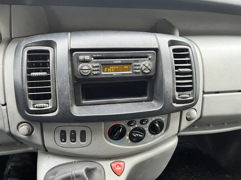 Opel Vivaro, снимка 11 - Бусове и автобуси - 53306129